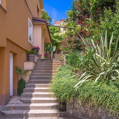 With A Parking Space - 23458 * オパティヤ