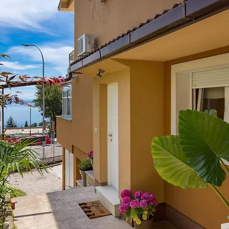 With A Parking Space - 23458 * オパティヤ