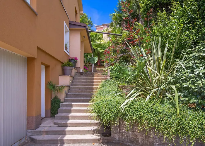 With A Parking Space - 23458 * 오파티아